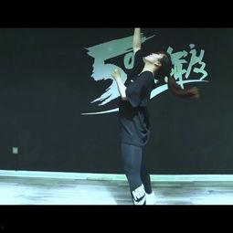 上渡成人舞蹈视频,舞动青春，绽放魅力