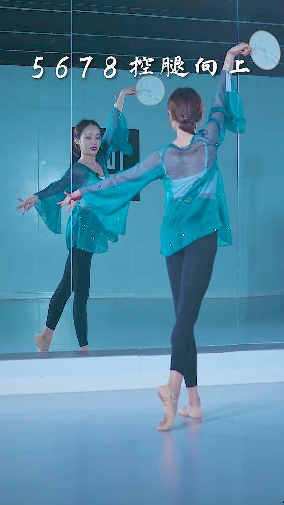 独舞成人伴舞视频教学,跟随专业指导，轻松掌握舞步与技巧