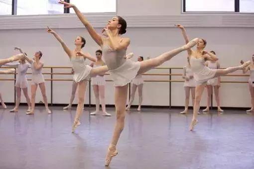 舞蹈课成人压腿教学视频,舞蹈课教学视频解析