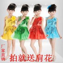 小孩成人装扮跳舞视频,萌娃成人装扮舞动青春风采