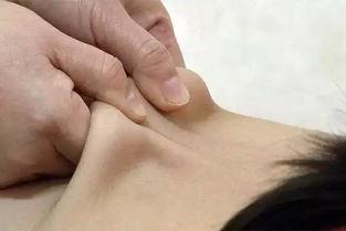 成人捏背捏脊视频,跟随视频学习养生之道