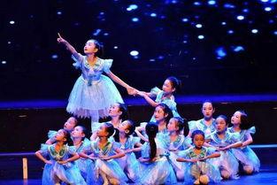 简单成人舞开场音乐视频,跟随简单成人舞开场音乐，感受节奏与激情