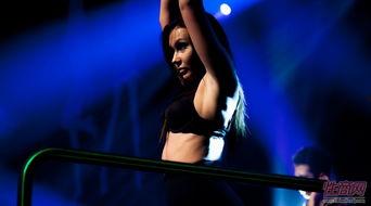 男成人舞台浓妆视频,揭秘男成人浓妆下的华丽蜕变